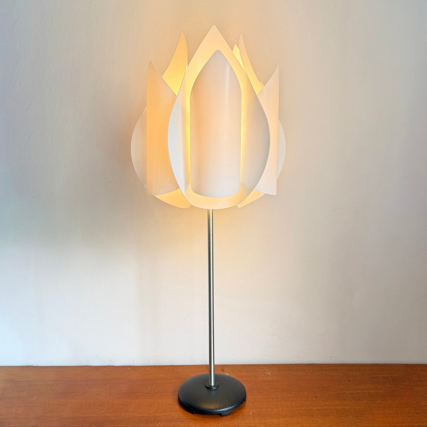 Scandinavian modern table lamp, white polypropylene shade, early 21st century.