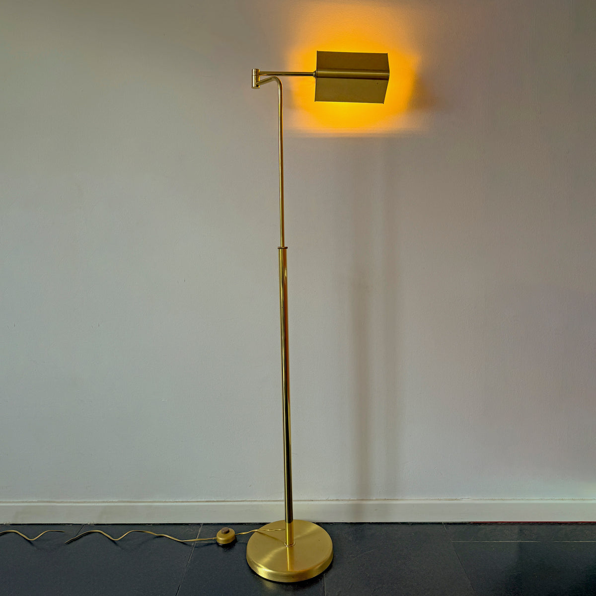 Mid-century modern brass floor lamp by Dijkstra Lampen with height-adjustable stem, articulated swing arm, rectangular rotating shade and circular base.