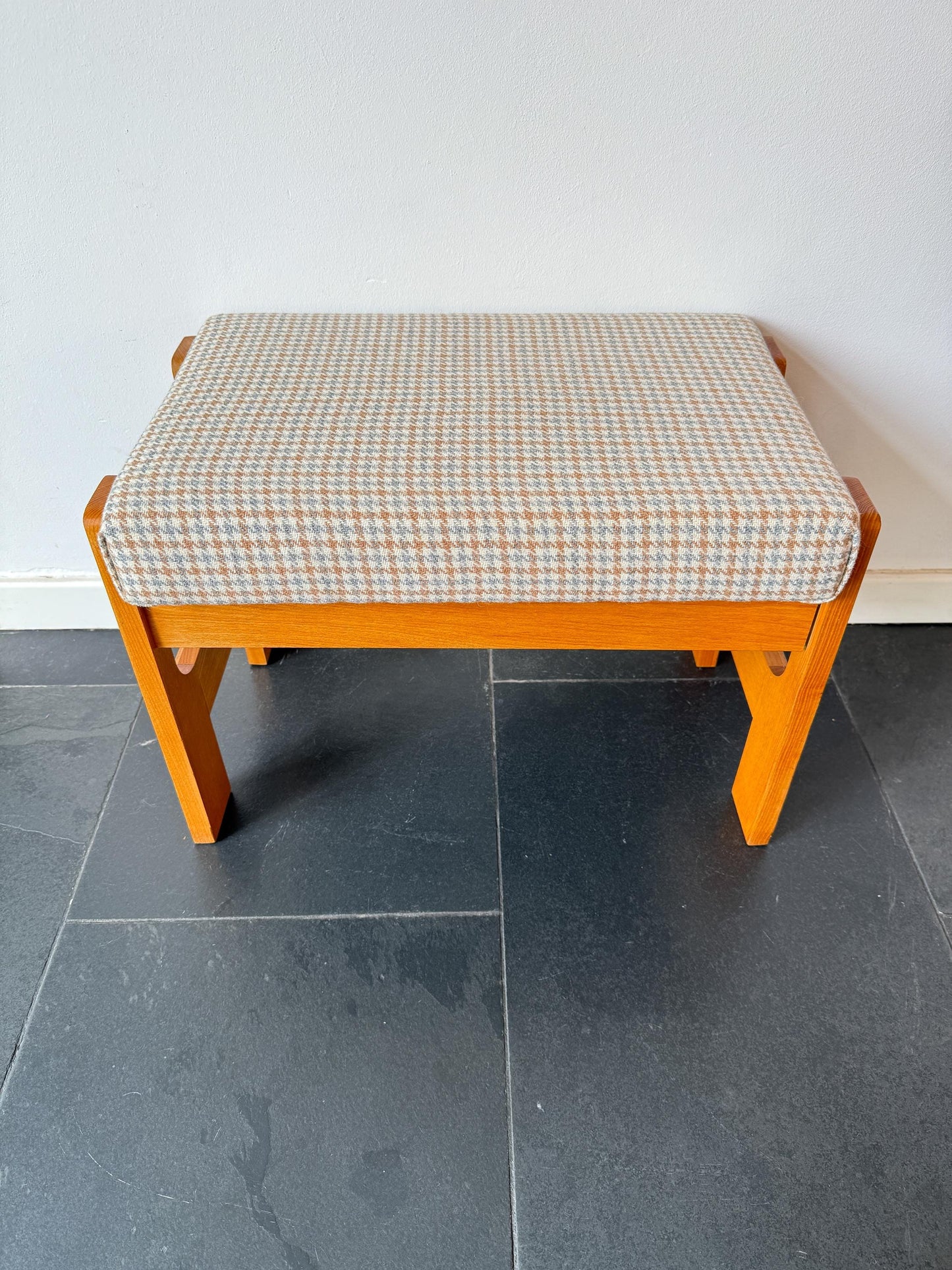 Vintage Mid-Century Footstool in Wood and Wool | Modern Scandinavian, 1970s