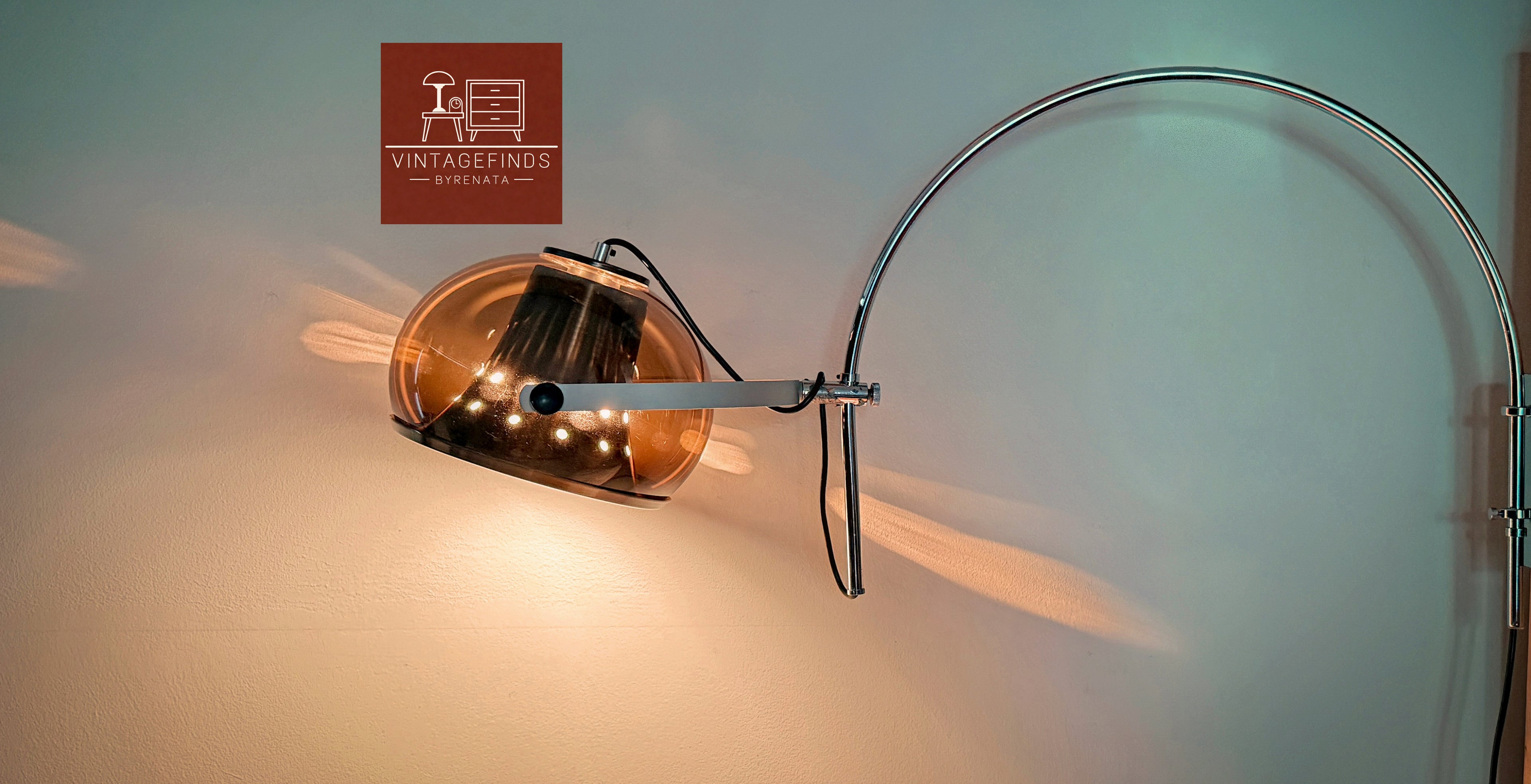 Vintagefindsbyrenata | Vintage Finds by Renata curated vintage lamps, clocks and home decor in a warm interior setting